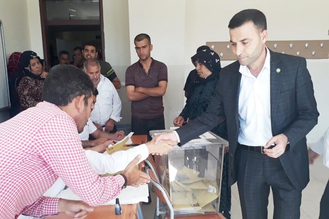 Şanlıurfa merkez ve ilçelerinde oy verme işlemi devam ediyor