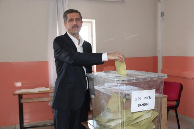 HÜDA PAR Van milletvekili adayı Oğuz oyunu kullandı