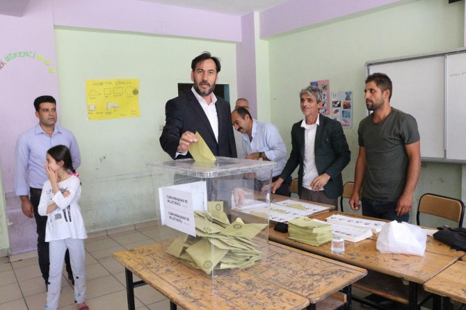 HÜDA PAR adayı Kılınç oyunu kullandı