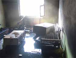 Ergani'de Okuma Salonu Ateşe Verildi