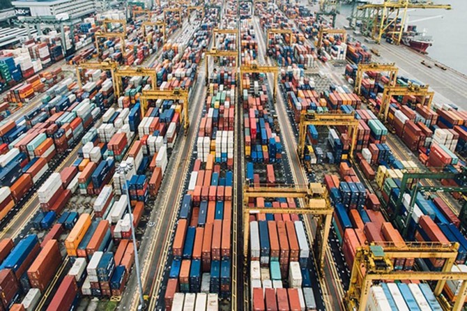 İran'da bin 300 ürünün ithalatı yasaklandı