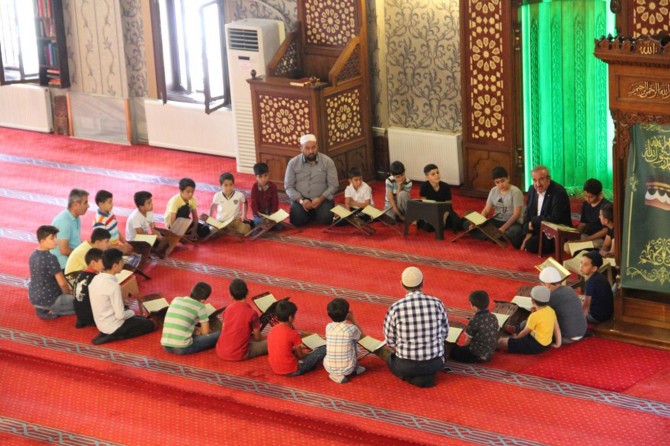 Sizin en hayırlınız Kur’an-ı öğreneniniz ve öğreteninizdir