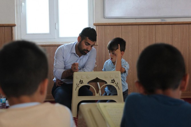 Hem dinimizi öğreniyoruz hem tatilimizi yapıyoruz