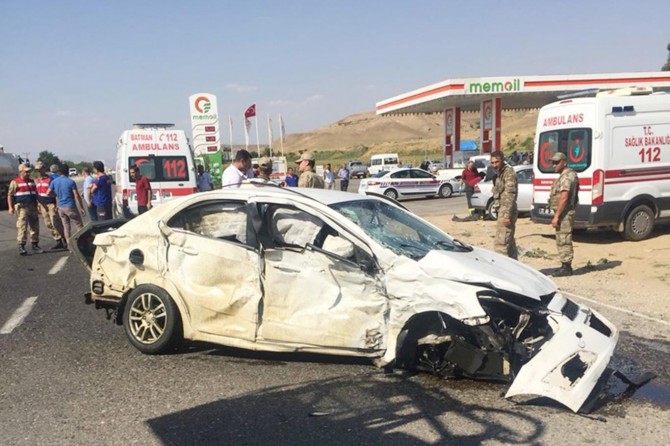 Batman-Kozluk Karayolunda trafik kazası: 1’i ağır 4 yaralı