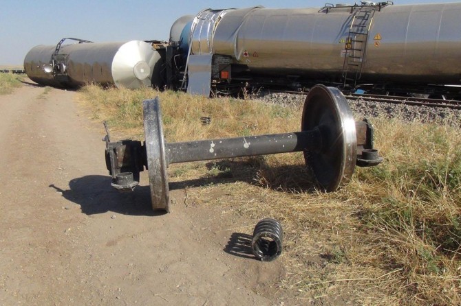 Li Diyarbekirê trêna bar ji rêya hesinî derket