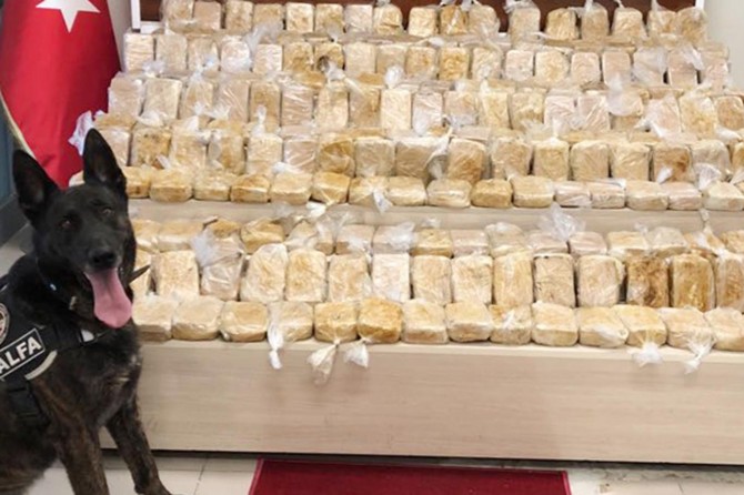 Van Edremit'te eroin ele geçirildi