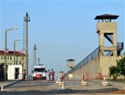 Açlık grevindeki PKK'lılar koğuşu yaktı