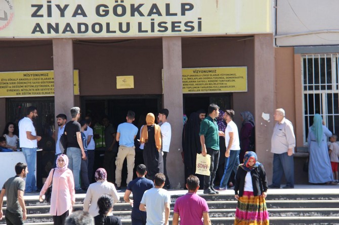 Diyarbakır'da YKS'nin ilk oturumu başladı