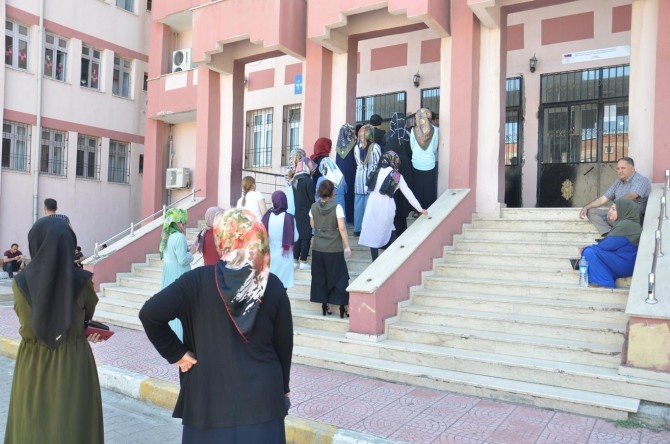 YKS maratonunda adaylar ter döktü