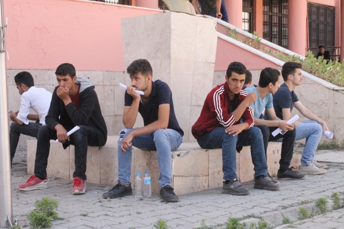 Öğrencileri çok zorluyorlar