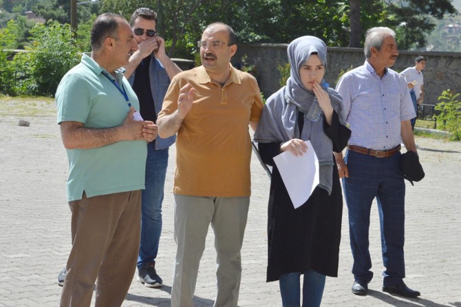 Bitlis Valisi Ustaoğlu kızının sınav heyecanına ortak oldu