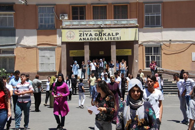 Diyarbakır’da YKS’nin ilk gün heyecanı sona erdi