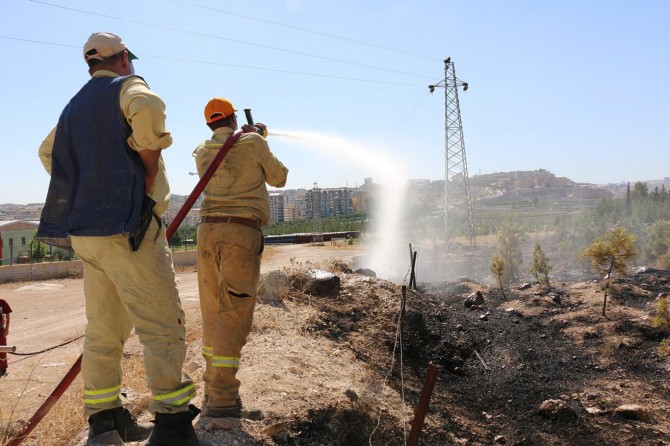 Şanlıurfa'da atış poligonuna sıçrayan yangın korkuttu