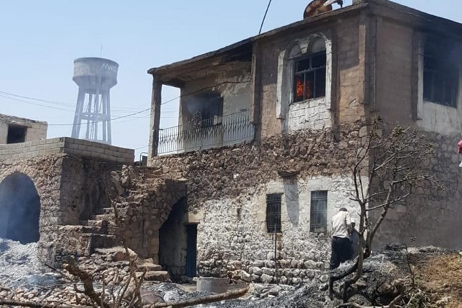 Midyat Kutlubey Mahallesinde çıkan yangında ev küle döndü