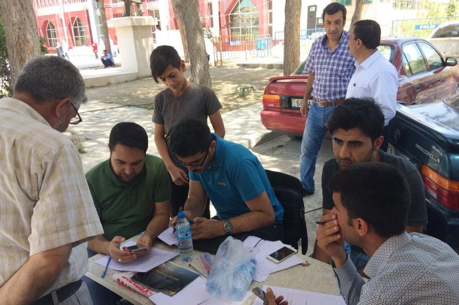 Van'da öğrenciler tercih danışmanlığı merkezlerinde bilgilendiriliyor