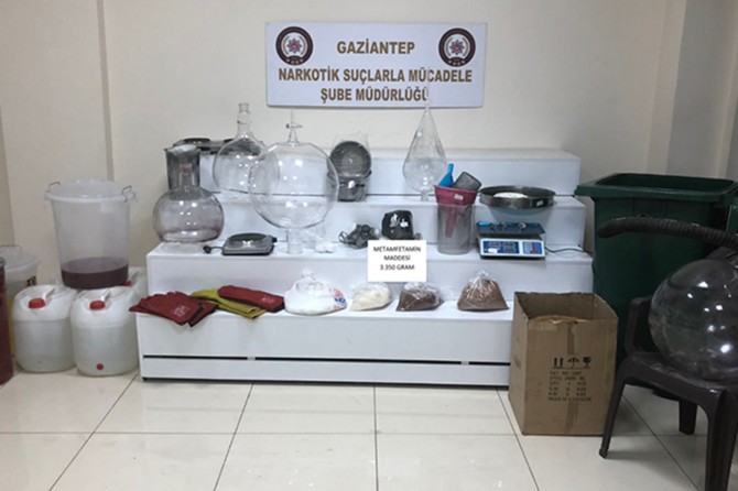 Gaziantep'te uyuşturucu imalatçılarına operasyon: 8 gözaltı