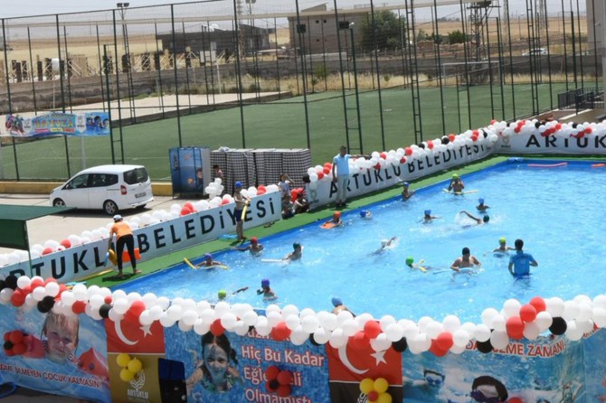 Mardin Artuklu'da çocuklar tatillerini yüzmeyi öğrenerek geçirecek