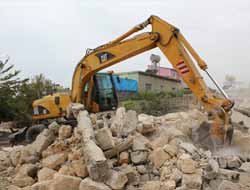 Toroslar'da Metruk Binalar Yıkılıyor