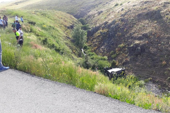 ​Erzurum’da özel harekât aracı uçuruma uçtu