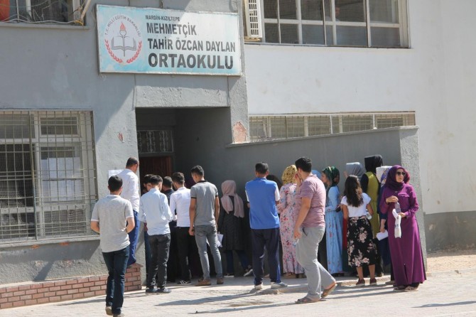 Yarım kalan hayalimizi gerçekleştirmek için sınava giriyoruz