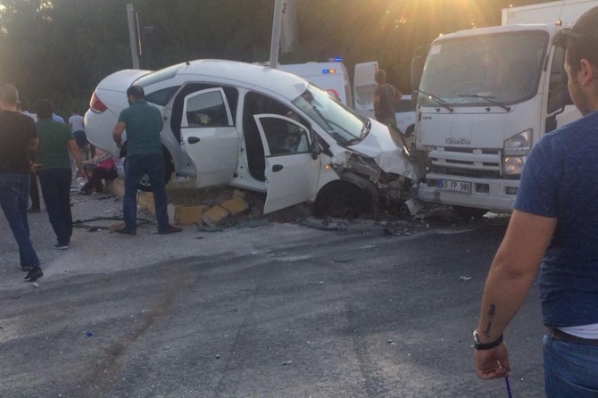 Li Ûşakê qezaya trafîkê: 1 mirî, 17 birîndar