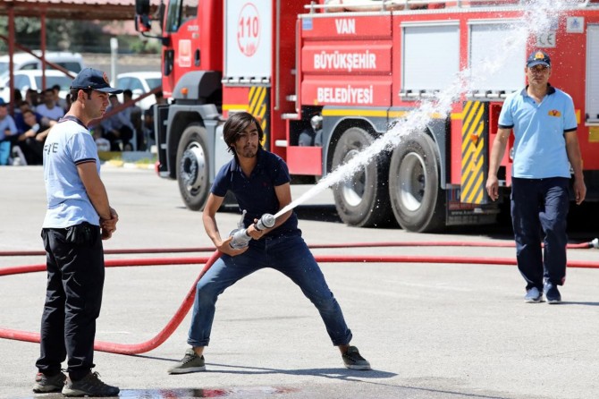Van'da itfaiye eri olmak için zamanla yarıştılar