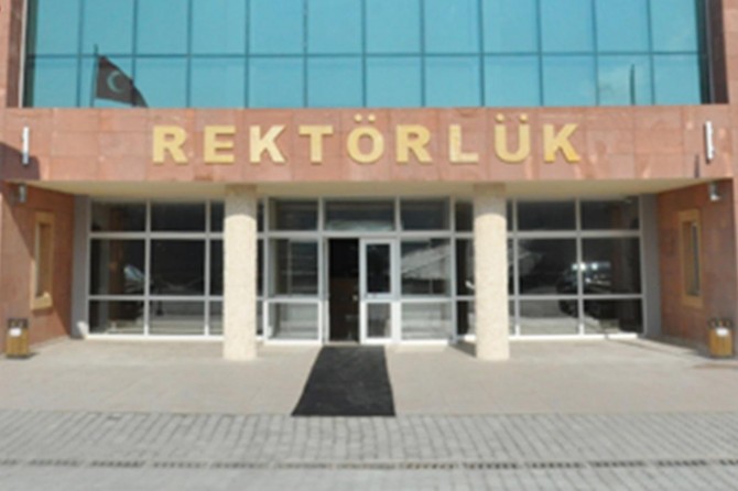 Rektörlük için 3 yıl profesör olarak çalışma şartı kaldırıldı