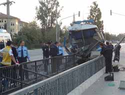 Tarım İşçilerini Taşıyan Minibüs Kaza Yaptı: 29 Yaralı