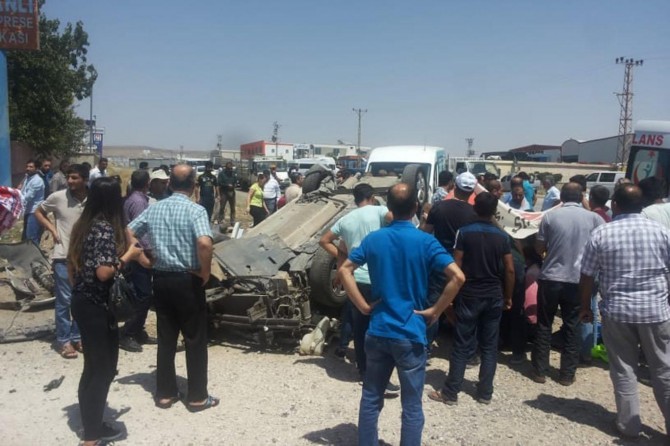 Batman'da mıcırlı yol kazaya neden oldu: 3 yaralı