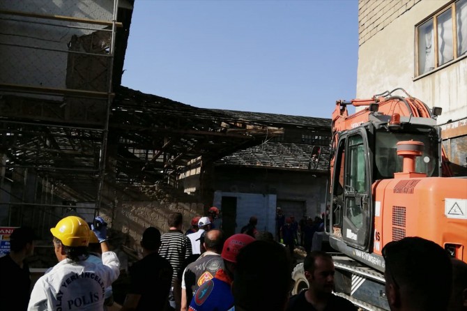 Van Peynirciler Çarsısında çökme: 1 ölü 4 yaralı