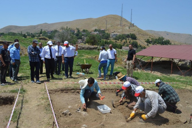 Bitlis Kalesinde yeniden kazı çalışmalarına başlandı