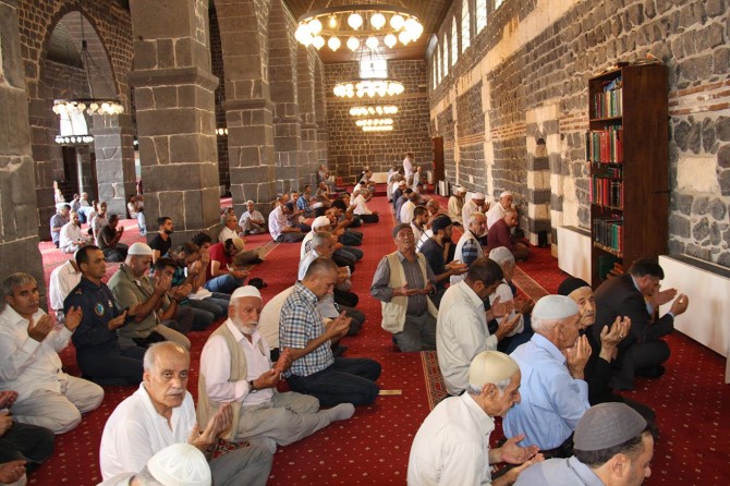 Diyarbakır'da şehitler için mevlit okundu
