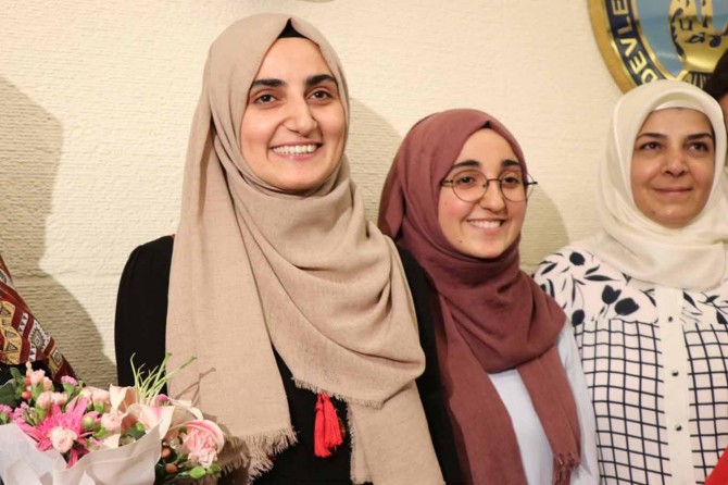 Ebru Özkan Türkiye'ye döndü