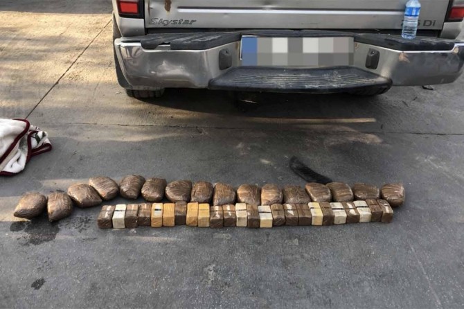 Van Edremit'te araç lastiğine zulalanmış eroin ele geçirildi
