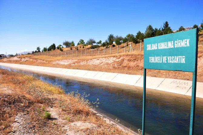 Batman'da oyun oynayan çocuklar su kanalına düştü