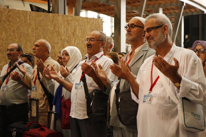 İstanbul’dan ilk hac kafilesi yola çıktı