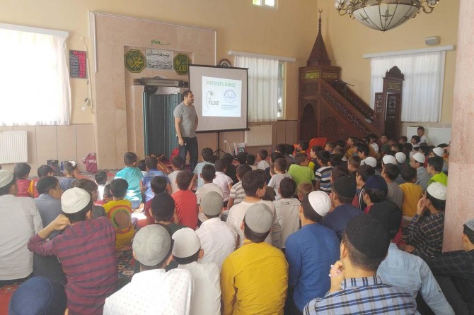 Diyarbakır’da Yaz Kur'an kursunda öğrencilere bağımlılıkla mücadelenin önemi anlatıldı