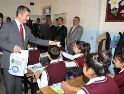 Şahinbey Belediyesi 174 Bin Öğrenciye Temizlik Seti Hediye Etti