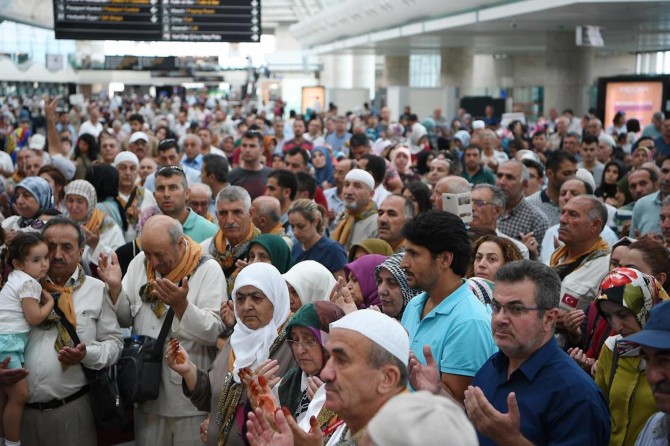 Ankara'dan ilk hac kafilesi dualarla uğurlandı