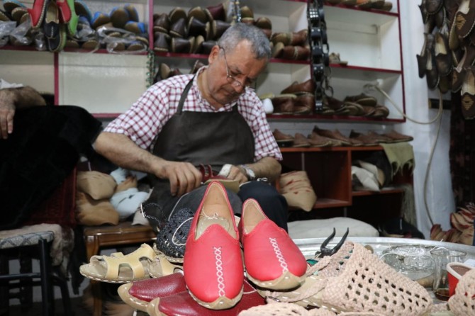 ​Yaz aylarında yemeni ayakkabılar tercih ediliyor