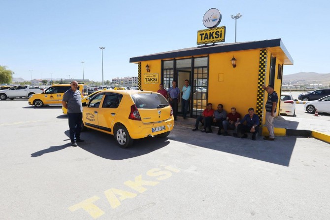 Van Büyükşehir Belediyesi taksi duraklarını yeniliyor