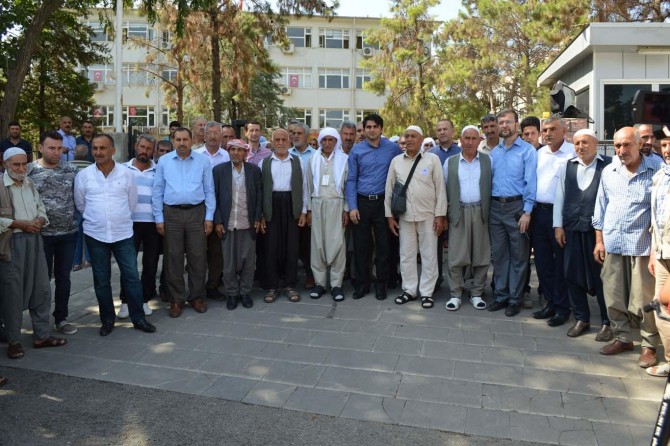 ​Şanlıurfa Hilvan'da hacılar gözyaşı ve dualarla uğurlandı