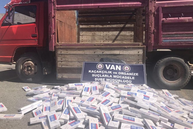 Van'da gümrük kaçağı sigara ele geçirildi
