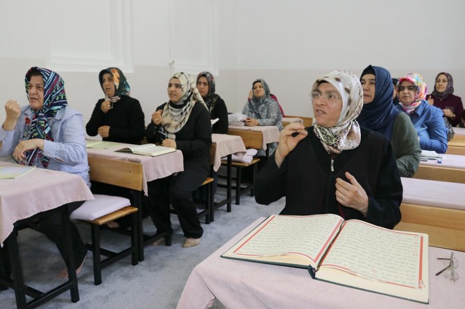 Sessiz dünyaları Kur'an-ı Kerim'le anlam kazanıyor