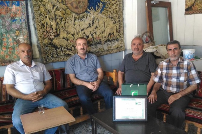 Mardin'deki kıraathanesinde 40 yıldır sigara içtirmiyor