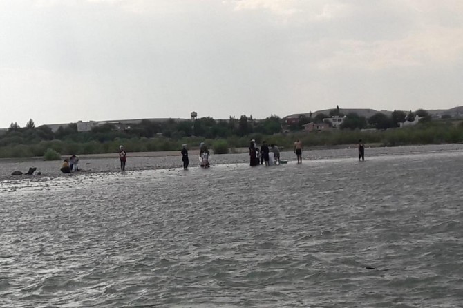 Batman Çayında mahsur kalan piknikçiler kurtarıldı