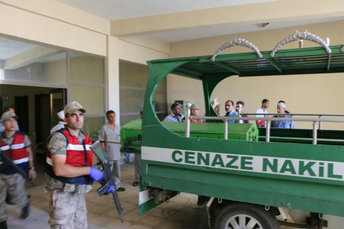 Ji malbata xwe 5 kesan kuşt û xwest ku xwe întîxar bike