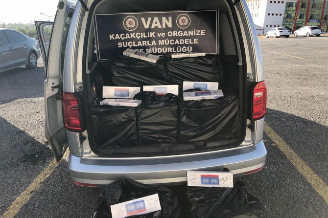 Van Edremit'te gümrük kaçağı sigara ele geçirildi