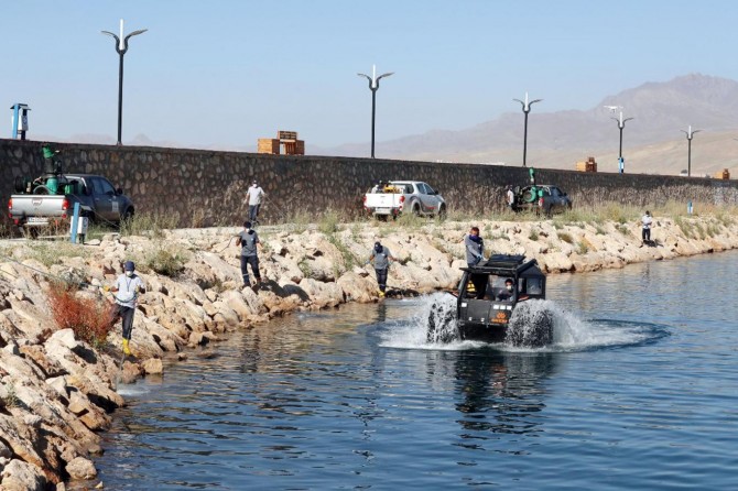 Van’da vektörel mücadelede anfibik araçlar hizmet başladı