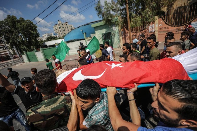The young martyred by the zionists fire was buried